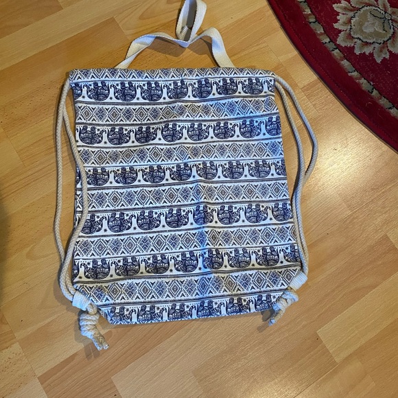 Thai Fam backpack - Picture 2 of 4